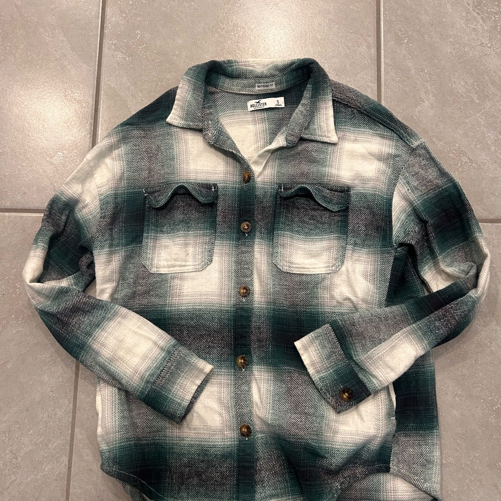 Hollister Flannel Green and White Plaid Button-Up Shirt Jacket